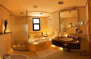 ****  Hotel Country Club Dubai United Arab Emirates