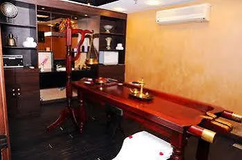 Hotel Country Club Dubai 4*,